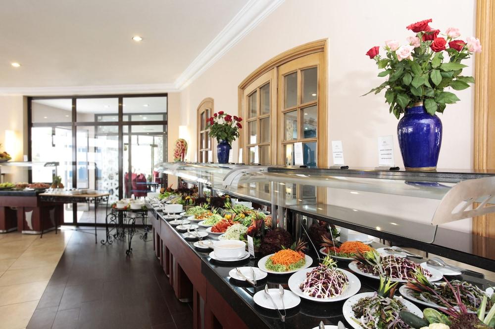 ホテル ケンジ ヨーロッパ アガディール エクステリア 写真 A buffet at a hotel