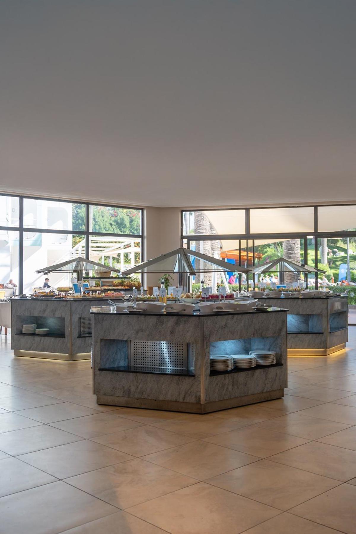 ホテル ケンジ ヨーロッパ アガディール エクステリア 写真 A buffet at a hotel