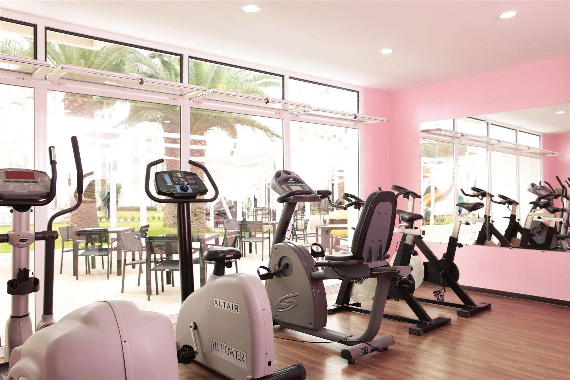 ホテル ケンジ ヨーロッパ アガディール エクステリア 写真 A gym at a hotel
